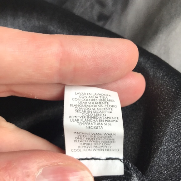 Daisy Fuentes moda women’s black M shirt with rouging in front and back. - Picture 7 of 8